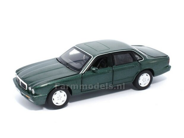 GROEN Jaguar XJ6, Pull back, licht en geluid  1:32   tay32110015