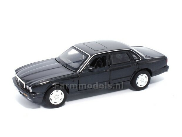 ZWART Jaguar XJ6, Pull back, licht en geluid 1:32   tay32110016