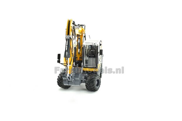 Liebherr A916 mobiele kraan + NOKIAN banden + FREE GIFT STICKERSET (VERBODEN)  1:32 AT3200140 VERWACHT NOV. 2025/EXPECTED NOV. 2025 OP=OP