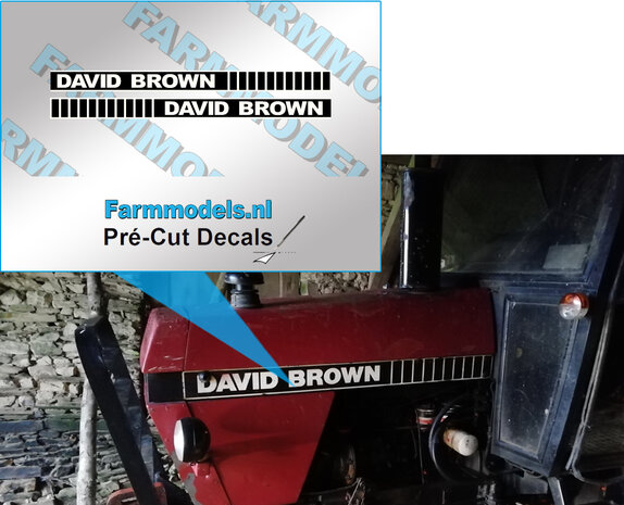 David Brown logo met strepen voor motorkap - links en rechts met strepen 40x3 mm 1:32 Farmmodels.nl