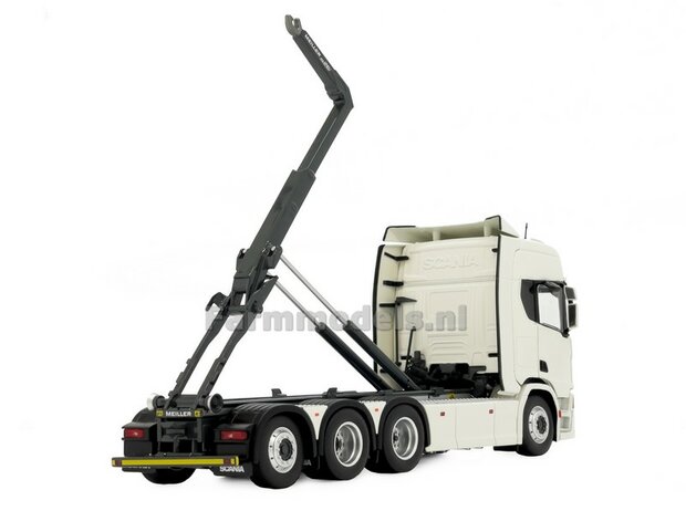 WHITE  Scania R500 8x4 with Meiller hooklift  1:32 MargeModels MM2307-01 