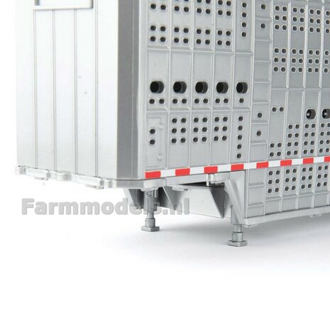 Freightliner 122SD semi met veetrailer en vee  ERTL 1:32 47362 