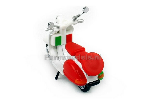 Vespa scooter ITALIA versie   1:35  ATC64237