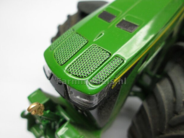 Grill Roosterstickers met echt 3D Reli&euml;f effect t.b.v. John Deere 8R Wiking 1:32 Farmmodels.nl