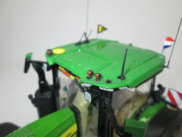 Grill Roosterstickers met echt 3D Reli&euml;f effect t.b.v. John Deere 8R Wiking 1:32 Farmmodels.nl