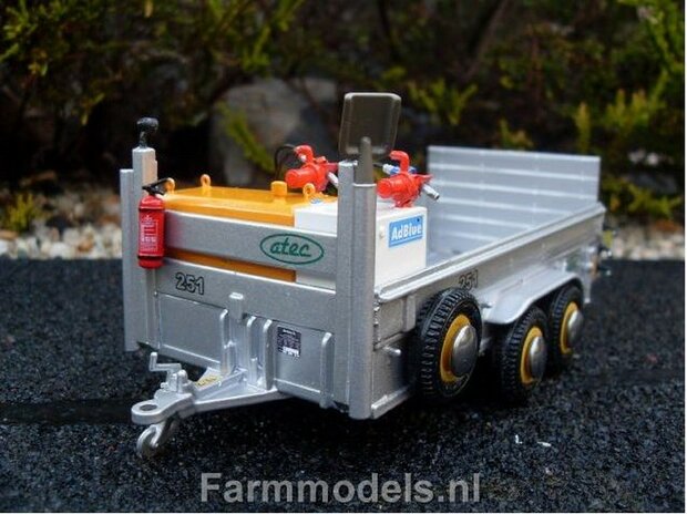 8x Chassisplaat type-A stickers Pr&eacute;-Cut Decals 1:32 Farmmodels.nl 