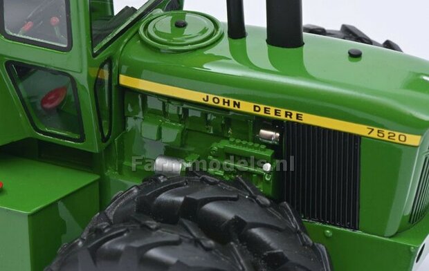 John Deere 7520 PRO R.32 Lim. Ed. 1:32 Schuco S09165   