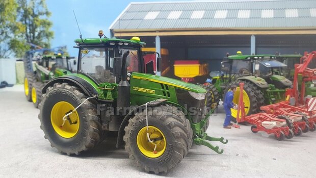 Grill Roosterstickers met echt 3D Reli&euml;f effect t.b.v. John Deere 7310R Wiking 1:32 Farmmodels.nl