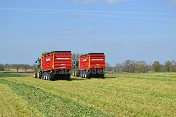 REBUILD: Schuitemaker Rapide 8400  3-asser dubbeldoel (opraap- &amp; silage-) wagen op dikke Vredestein Flotation Pro banden 1:32 UH6408REB  