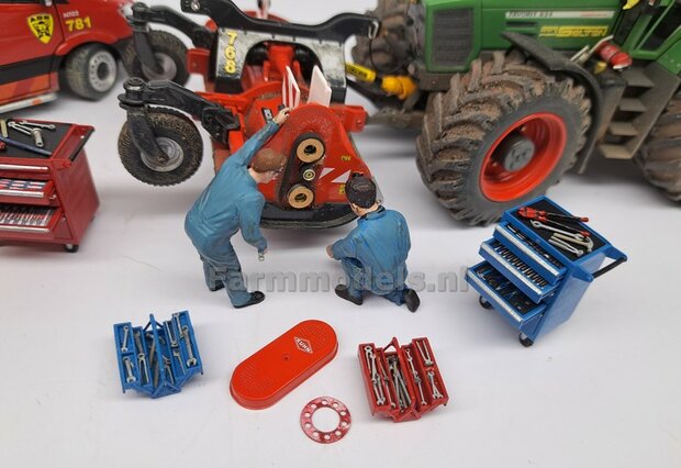 Gereedschap set, 1x Betonschaar, 8x Steeksleutels, 4x Tangen en 2x Hamers  RESIN, blank geleverd 1:32 