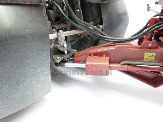 Dubbele Ondertrekhaak BASIC geleverd in FORD UH BLAUW met 2x stuurstang aansluiting + 2x trekhaak hoogtes  1:32          