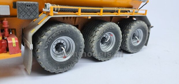 &Oslash; 46.8 mm: 2x Vredestein Flotation Pro Banden met RESIN Velgen BLANK geleverd  1:32   Farmmodels Premium Line Series  