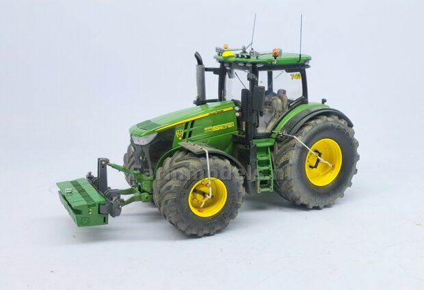 &Oslash; 71.9 x 32.5 mm: JOHN DEERE 7310R: 2x Vredestein Traxion 900/65 R45 Banden + KUNSTSTOF Velgen JD GEEL gespoten  1:32  Farmmodels Custom Line Series