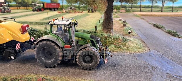 &Oslash; 53.8 x 22.5 mm: Fendt 828 GEN. 1: 2x Brede Banden + ALUMINIUM velgen FENDT ROOD gespoten 1:32    Farmmodels Custom Line Series