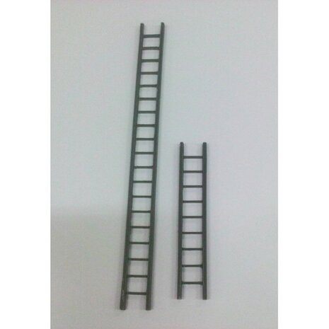 2x Ladder, 1x lang + 1x kort 1:32   04815