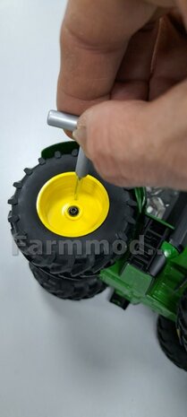 BOUWKIT: John Deere 8R 410 VOORAS VERHOOG SET, RESIN BLANK geleverd 1:32    Farmmodels Premium Line Series