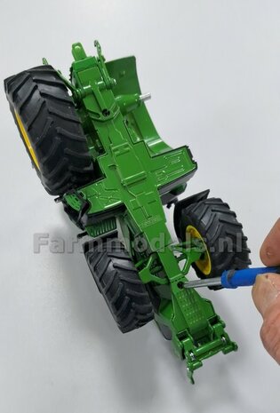 BOUWKIT: John Deere 8R 410 VOORAS VERHOOG SET, RESIN BLANK geleverd 1:32    Farmmodels Premium Line Series