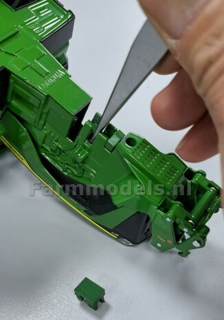 BOUWKIT: John Deere 8R 410 VOORAS VERHOOG SET, RESIN BLANK geleverd 1:32    Farmmodels Premium Line Series