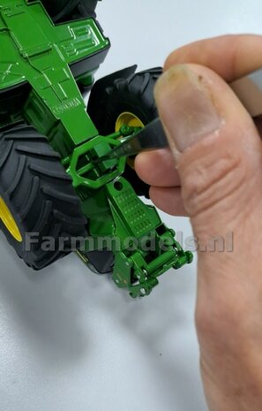 BOUWKIT: John Deere 8R 410 VOORAS VERHOOG SET, RESIN BLANK geleverd 1:32    Farmmodels Premium Line Series