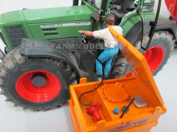 BOUWKIT: DIESELTANK Premiumline met beweegbare klep, dieselmotor, slang en vulpistool / nozlle CNC-Gefreesde onderdelen BLANK geleverd  1:32     