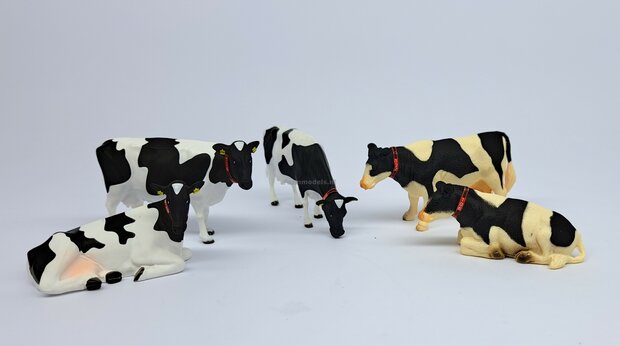 Transponder halsbanden van Lely (serie 2), Pr&eacute;-Cut Decals op rode folie 1:32 Farmmodels.nl