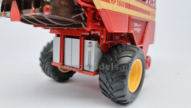 &Oslash; 44.3 mm: Vicon HP 1600: 2x Vredestein Banden met RESIN Velgen + POLYSTYREEN PROFIEL 4x4x54mm BLANK geleverd  1:32   Farmmodels Custom Line Series  