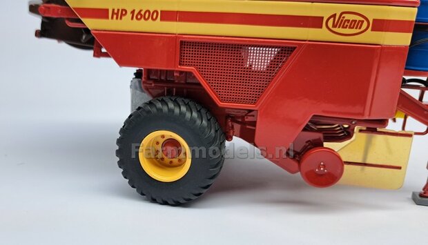 &Oslash; 42.2 mm: Vicon HP 1600: 2x Trelleborg banden &quot;NORMAL&quot; met Resin Velgen VICON CREME gespoten + POLYSTYREEN PROFIEL 4x4x54mm VICON ROOD geleverd 1:32   Farmmodels Custom Line Series  