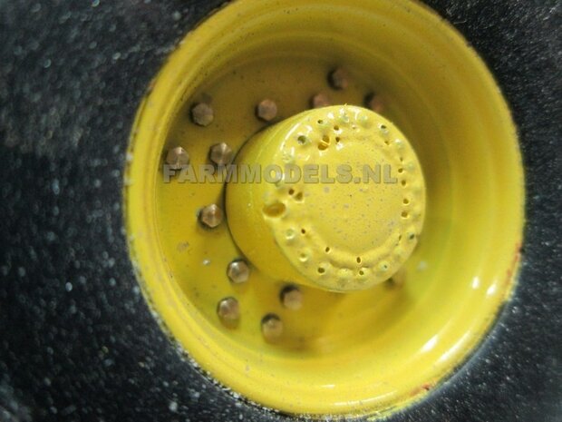 40 Stuks  6-Kant MESSING WIEL MOEREN/ BOUTEN  Afm. ong. &Oslash; 1.7 x 3mm  1:32  