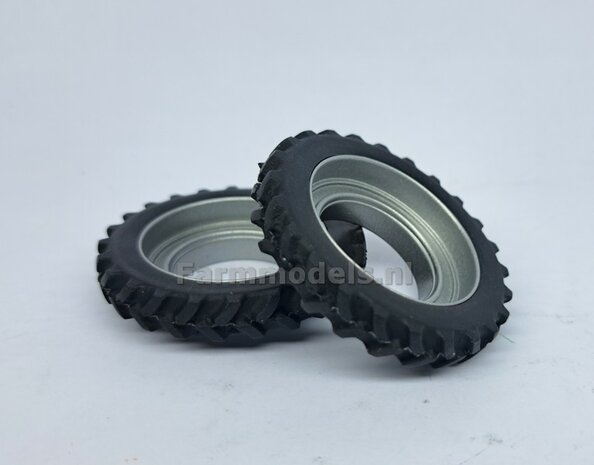 &Oslash; 45.7 x 7.5 mm: 2x CULTUUR BANDEN (nr. 1B) met ALUMINIUM DUBBELLUCHT VELGEN, ALU-METALIC Gespoten geleverd 1:32 Farmmodels Custom Line Series.