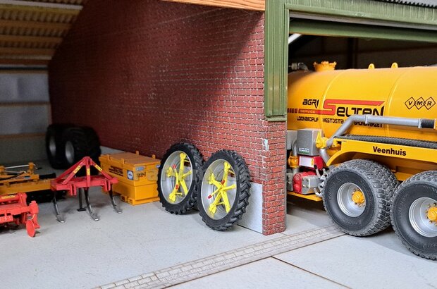 &Oslash; 59.6 x 8.7 mm: 2x CULTUUR BANDEN met ALUMINIUM DUBBELLUCHT VELGEN, velgen FENDT ROOD Gespoten geleverd 1:32 Farmmodels Custom Line Series.