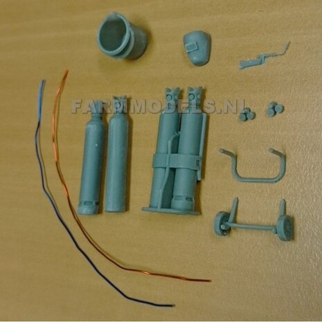 Snijbrander met 4 gas / zuurstofflessen, beschermkap en emmer, bouwkit 1:32  04845 