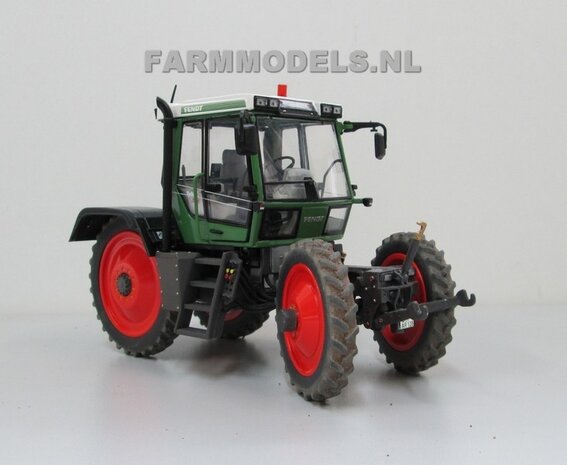 &Oslash; 49.3 x&nbsp;&Oslash; 8.1 mm: FENDT XYLON 522/524 WT: 2x CULTUURBANDEN + ALU. velgen FENDT ROOD Gespoten geleverd 1:32