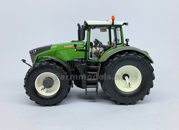 VERBOUWD: FENDT 1050 Wiking, nieuwe banden, WITTE velgen &amp; VarioGrip, eindvertragingen en spatborden 1:32 WK77864-REB-WHITE  NB2B