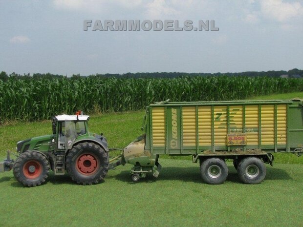 071. Fendt 800&#039;s met Krone en Holaras kuilverdeler, inkuilen gras