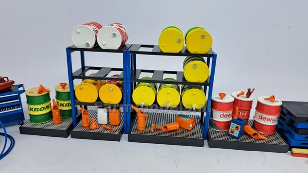 2x KRONE OLIEDRUMS + 3x losse doppen OLIEDRUMS Resin KRONE GEEL gespoten geleverd + KRONE Pr&eacute;-Cut Decal stickersets 1:32