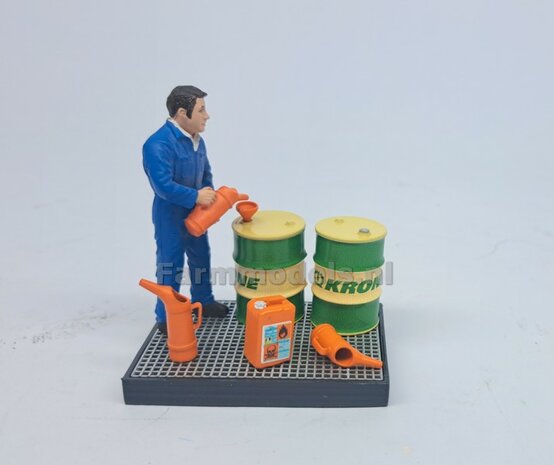 2x KRONE OLIEDRUMS + 3x losse doppen OLIEDRUMS Resin KRONE GEEL gespoten geleverd + KRONE Pr&eacute;-Cut Decal stickersets 1:32
