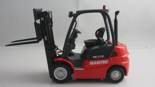 Manitou MI 25D Heftruck/ Klerk met palletlepels 1:32 Universal Hobbies UH2949