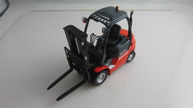 Manitou MI 25D Heftruck/ Klerk met palletlepels 1:32 Universal Hobbies UH2949