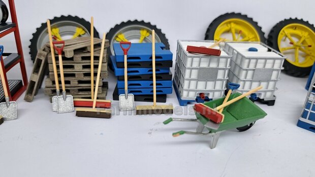 BOUWKIT: 3x BEZEM set + 4x HOUTEN STELEN &Oslash; 1.6-1.7mm Materiaal Resin HOUTKLEUR + BRUIN Gespoten geleverd 1:32