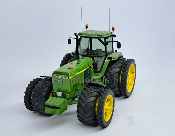 &Oslash; 61 x 25 mm: JOHN DEERE 4755/ 4955&nbsp;van SCHUCO.: 2x Brede Banden (nr. 2A) + ALUMINIUM velgen BLANK geleverd 1:32 Farmmodels Custom Line Series
