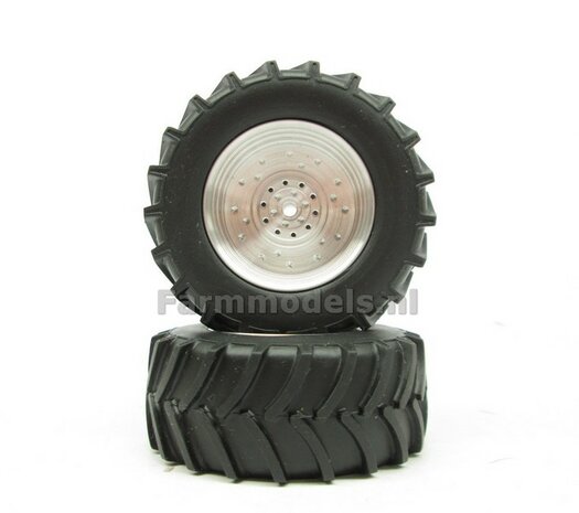 &Oslash; 61 x 25 mm: JOHN DEERE 4755/ 4955&nbsp;van SCHUCO.: 2x Brede Banden (nr. 2A) + ALUMINIUM velgen BLANK geleverd 1:32 Farmmodels Custom Line Series