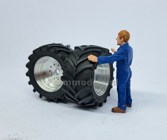 &Oslash; 47.7 x 24.2 mm: Fendt 620 UH: 2x Brede Vooras banden + ALUMINIUM velgen BLANK geleverd 1:32 Farmmodels Custom Line Series 