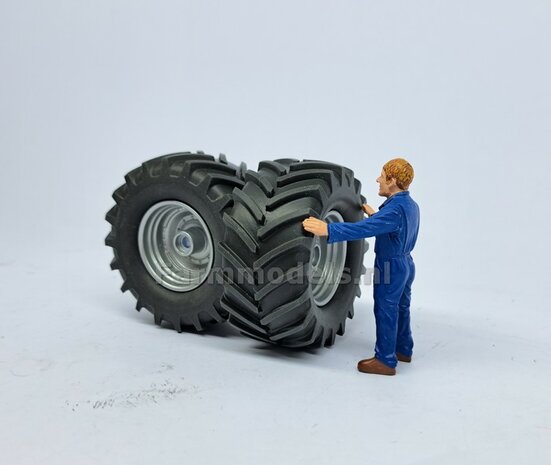 &Oslash; 58.2 mm x &Oslash; 27 mm: UNIVERSEEL: 2x Brede banden + DieCast velgen ALUMINIUM METALIC Gespoten geleverd 1:32