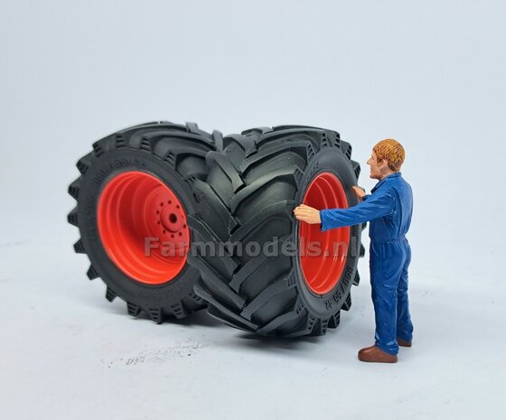 &Oslash; 61.7x 29.9 mm: Fendt 620 UH: 2x Brede banden + ALUMINIUM velgen FENDT ROOD Gespoten geleverd 1:32 Farmmodels Custom Line Series 