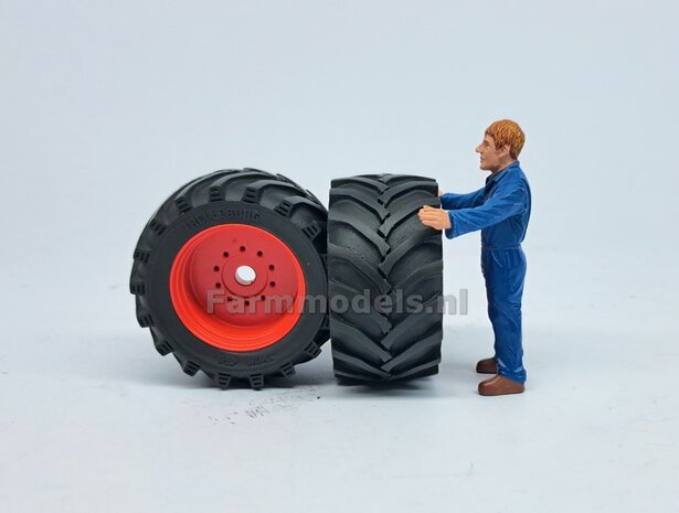 &Oslash; 47.7 x 24.2 mm: Fendt 620 UH: 2x Brede Vooras banden + ALUMINIUM velgen FENDT ROOD Gespoten geleverd 1:32 Farmmodels Custom Line Series 