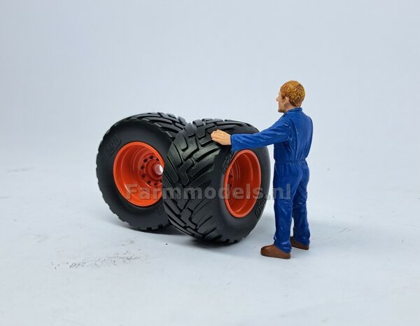 &Oslash; 46.1 x 22.9 mm: 2x BKT Banden + KUNSTSOF CLAAS ORANJE velgen, origineel afkomstig van de KAWECO Radium van UH 1:32    