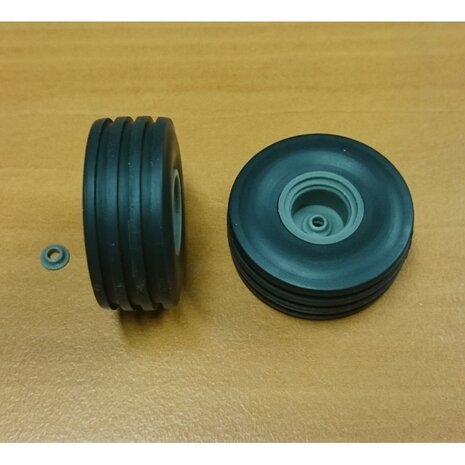 &Oslash; 34 mm: 2x Banden 2WD vooras weg profiel  1:32    04262 