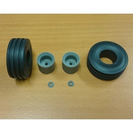 &Oslash; 34 mm: 2x Banden 2WD vooras weg profiel  1:32    04262 