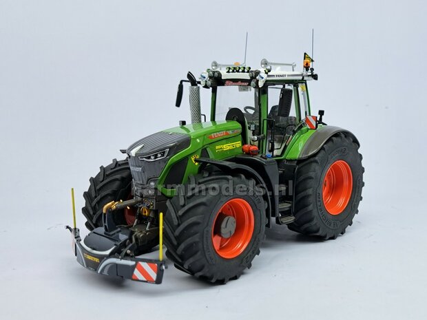 FENDT 942 Wiking VOORAS: 2x Vario Grip Afdekkappen set t.b.v. Luchtsysteem VOORAS t.b.v. Michelin Axiobib2  Materiaal RESIN Blank geleverd 1:32 HALF MEI 2025 LEVERBAAR
