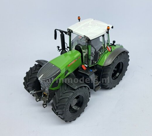 FENDT 942 Wiking VOORAS: 2x Vario Grip Afdekkappen set t.b.v. Luchtsysteem VOORAS t.b.v. Michelin Axiobib2  Materiaal Resin ZWART GLANS Gespoten geleverd 1:32  HALF MEI 2025 LEVERBAAR